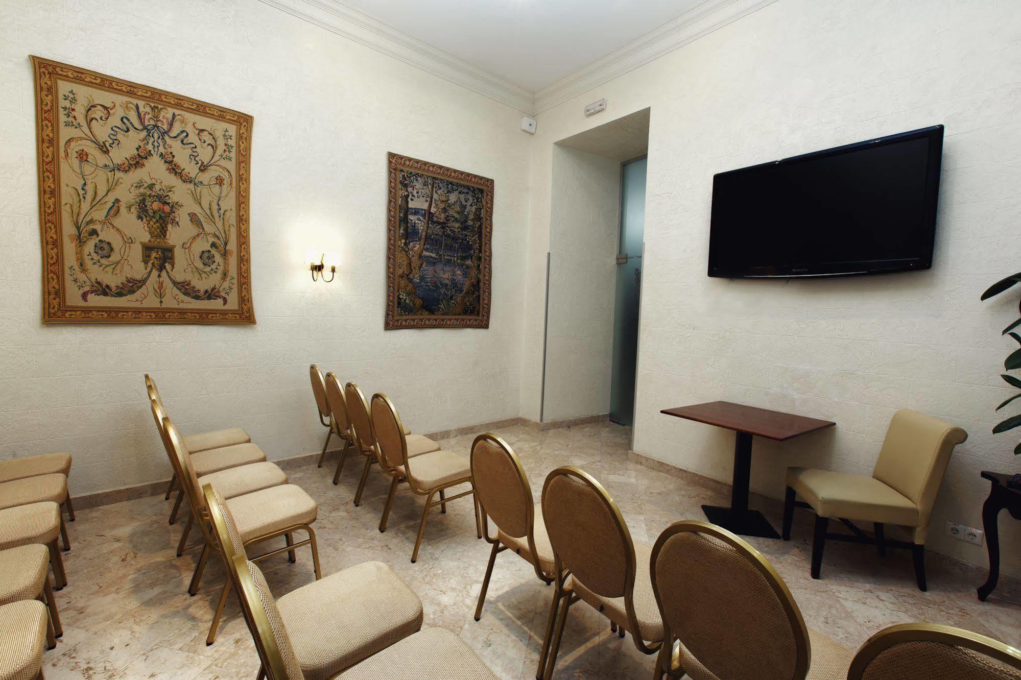 Reikartz Medievale Lviv Bagian luar foto